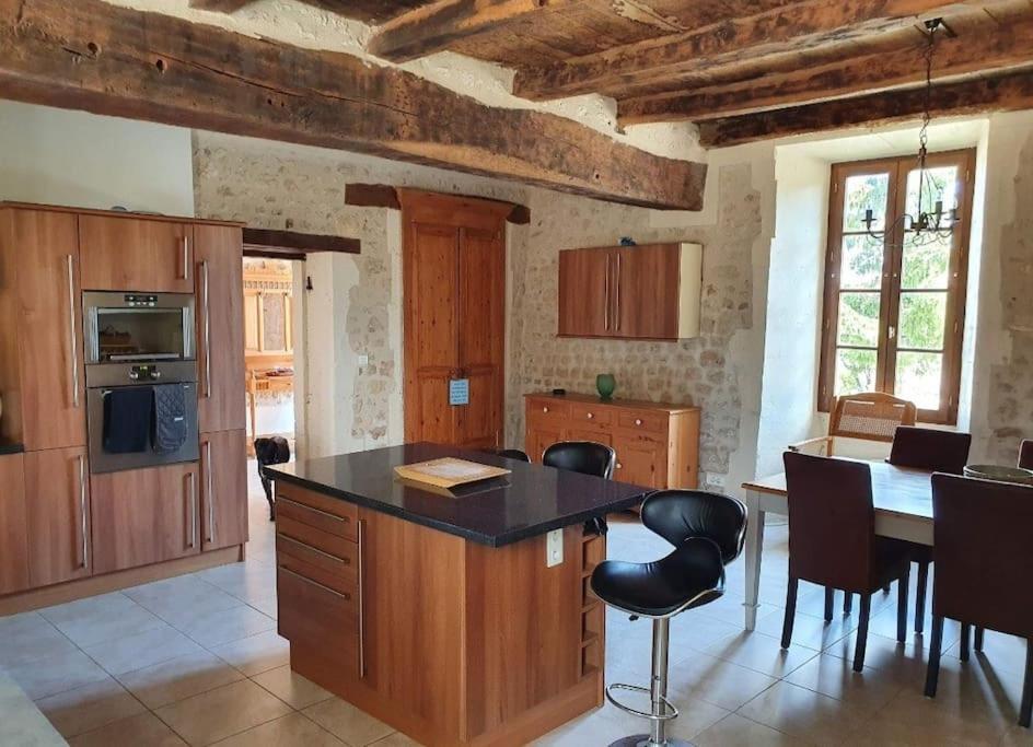 French Farmhouse Retreat With Pool & Superb Views. Blanzac  Extérieur photo