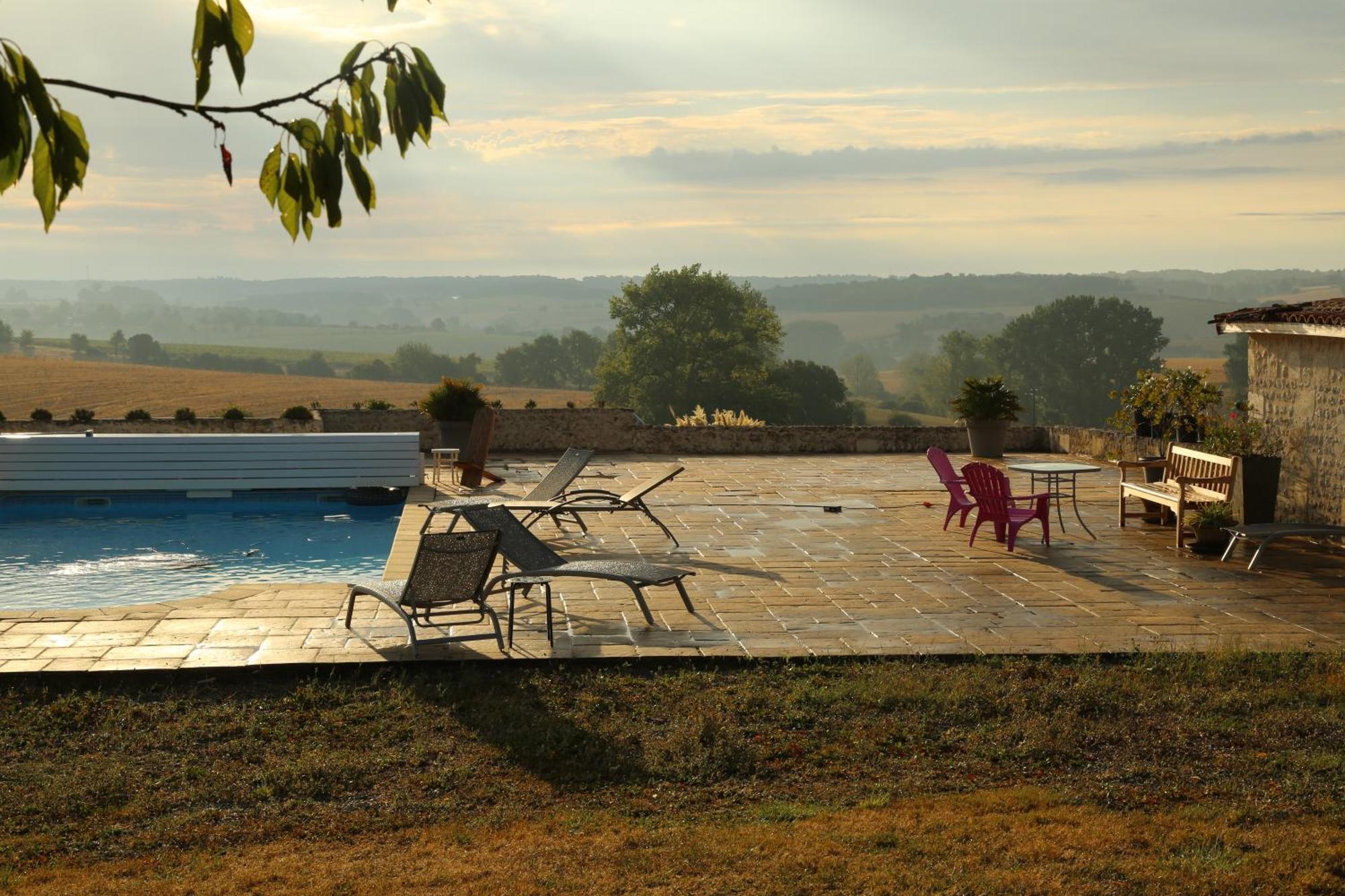 French Farmhouse Retreat With Pool & Superb Views. Blanzac  Extérieur photo